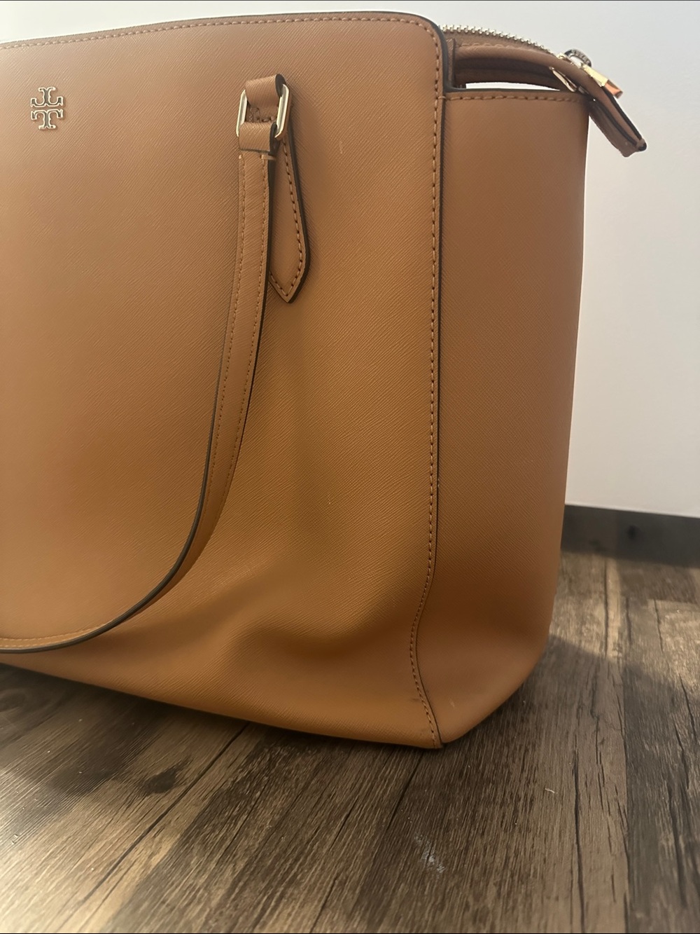 Tory Burch Caramel Leather Tote with Logo - Picture 5 of 5